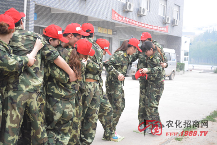 ͨ�^�M�Ɂ��R�d�Ҷ����ˣ��˴�֮�gҪ�໥�f(xi��)�����໥���Σ�Ҫ���ø����ͷ�I��