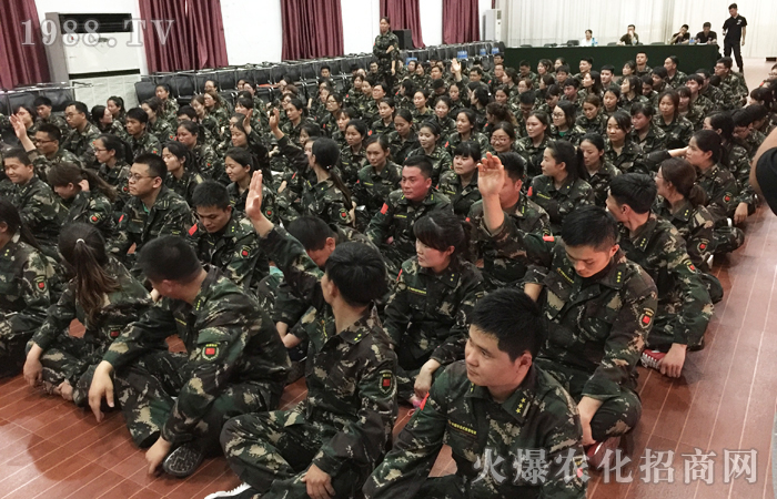 ��Խ��(m��ng)�� ����ֱǰ