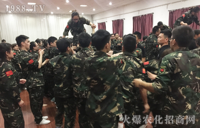 ��Խ��(m��ng)�� ����ֱǰ