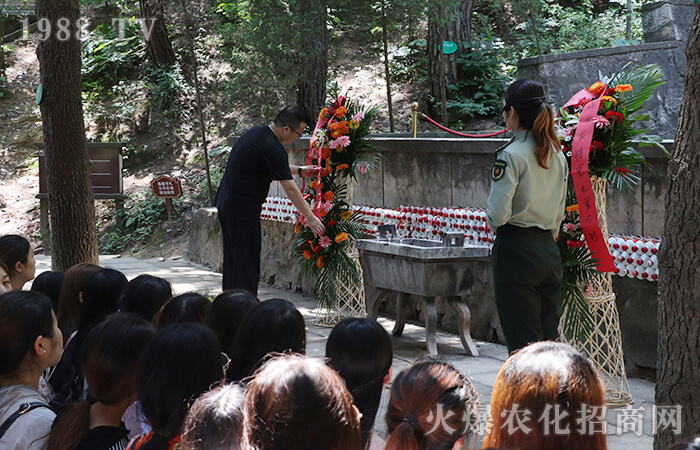 ��ꖼtɫ֮�ã���η�D��������ֱǰ��