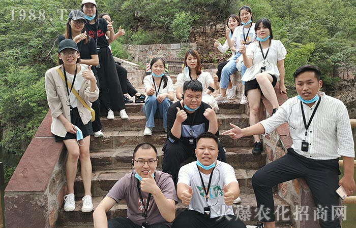 ���������������z��