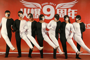 �{(di��o)ζƷ���ڰ��䡷��(chu��ng)���赸����һ�ӵ�ҕ�X(ju��)�_����